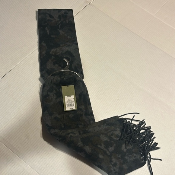 Goodfellow & Co Accessories - NWT Goodfellow & Co olive camo scarf black and charcoall colors fringe one size